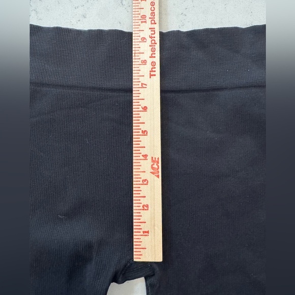 Free People FP Movement Slit Knee Leggings Black Ribbed Size M/L Yoga EUC - Picture 9 of 14